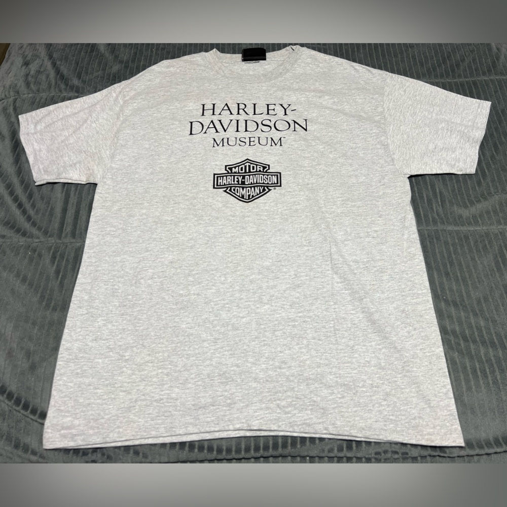 Harley Davidson Museum Mens T-Shirt Size LARGE Gray Motorcycles Milwaukee, WI